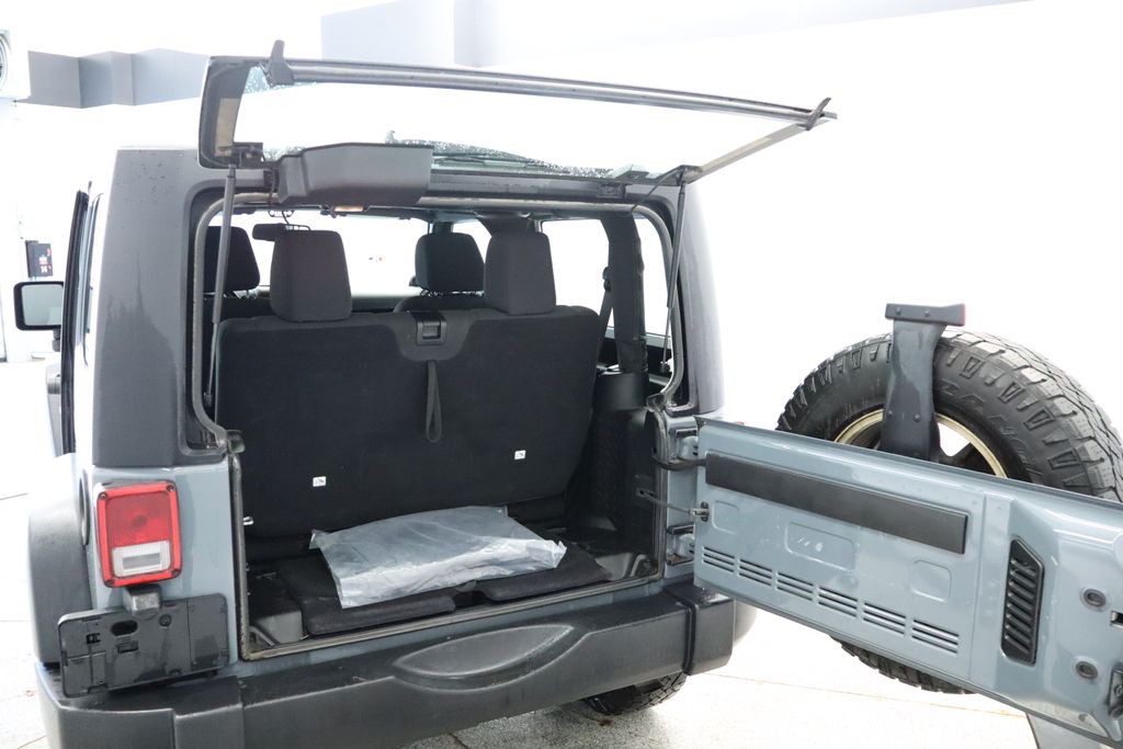 Thumbnail: 2014 Jeep Wrangler - 17