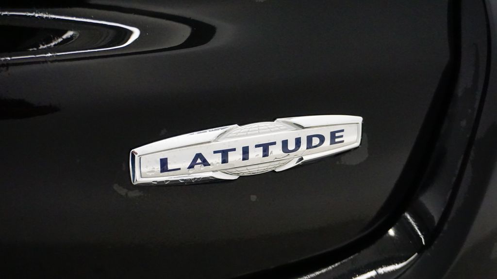 Thumbnail: 2023 Jeep Compass - 13