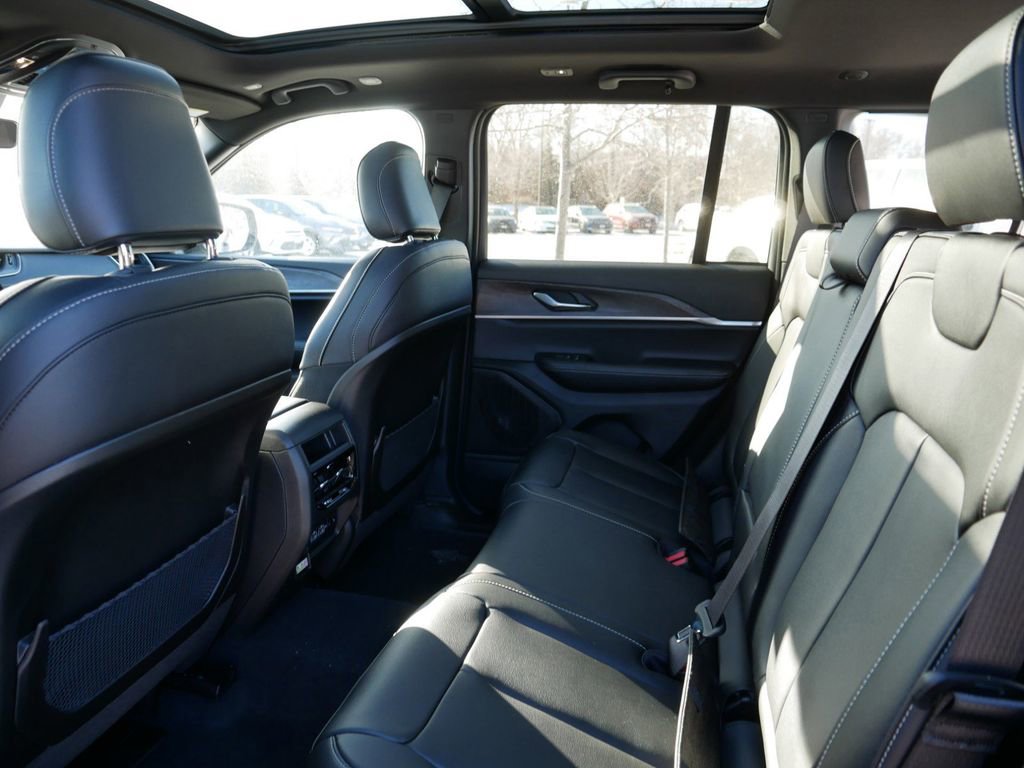 Thumbnail: 2025 Jeep Grand Cherokee - 30