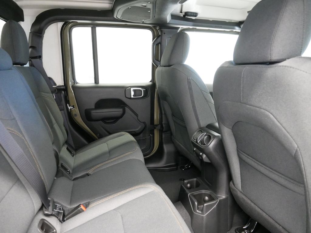 Thumbnail: 2025 Jeep Gladiator - 29