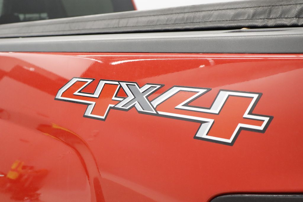 Thumbnail: 2014 Chevrolet Silverado 1500 - 16