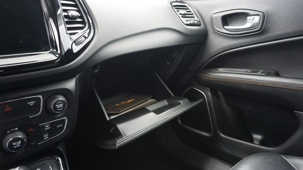 Thumbnail: 2018 Jeep Compass - 32