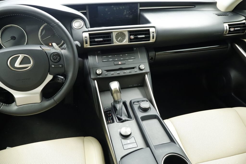 Thumbnail: 2015 Lexus IS - 22