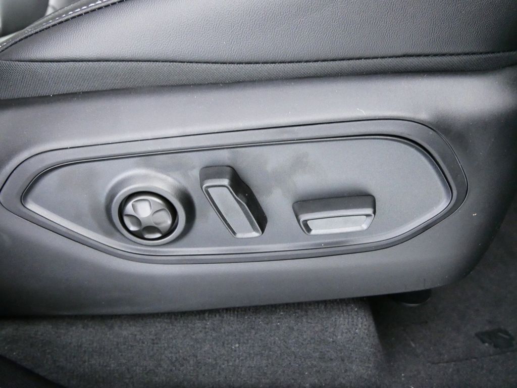 Thumbnail: 2025 Jeep Grand Cherokee - 18