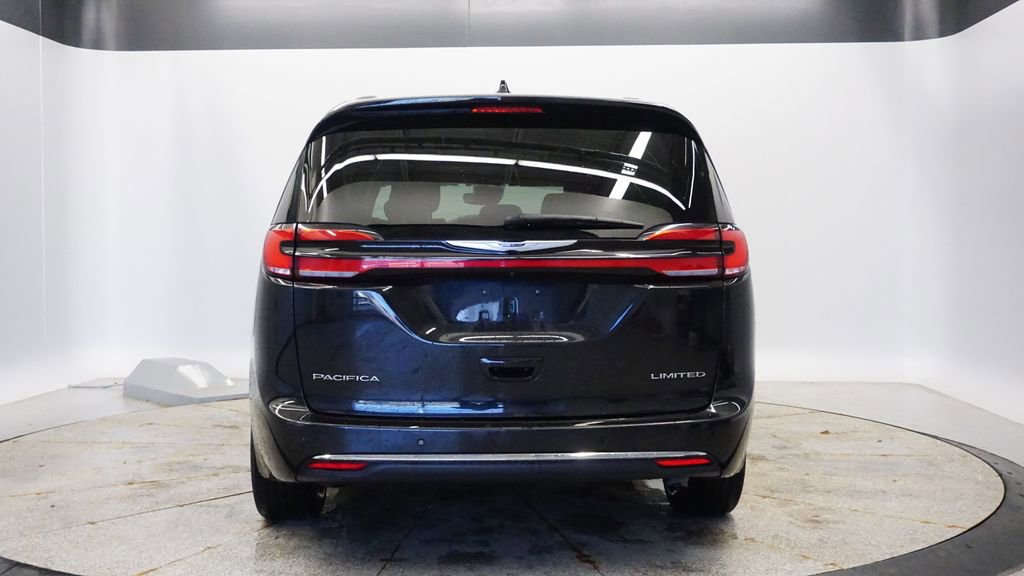 Thumbnail: 2023 Chrysler Pacifica - 4