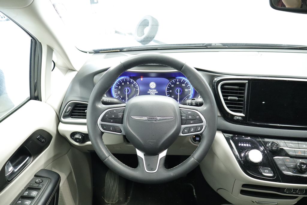 Thumbnail: 2023 Chrysler Pacifica - 21