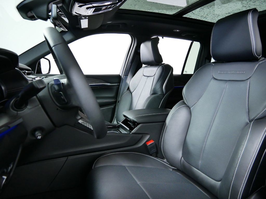 Thumbnail: 2025 Jeep Grand Cherokee - 34