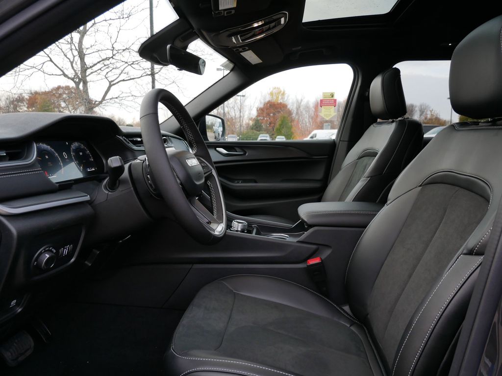 Thumbnail: 2025 Jeep Grand Cherokee L - 33