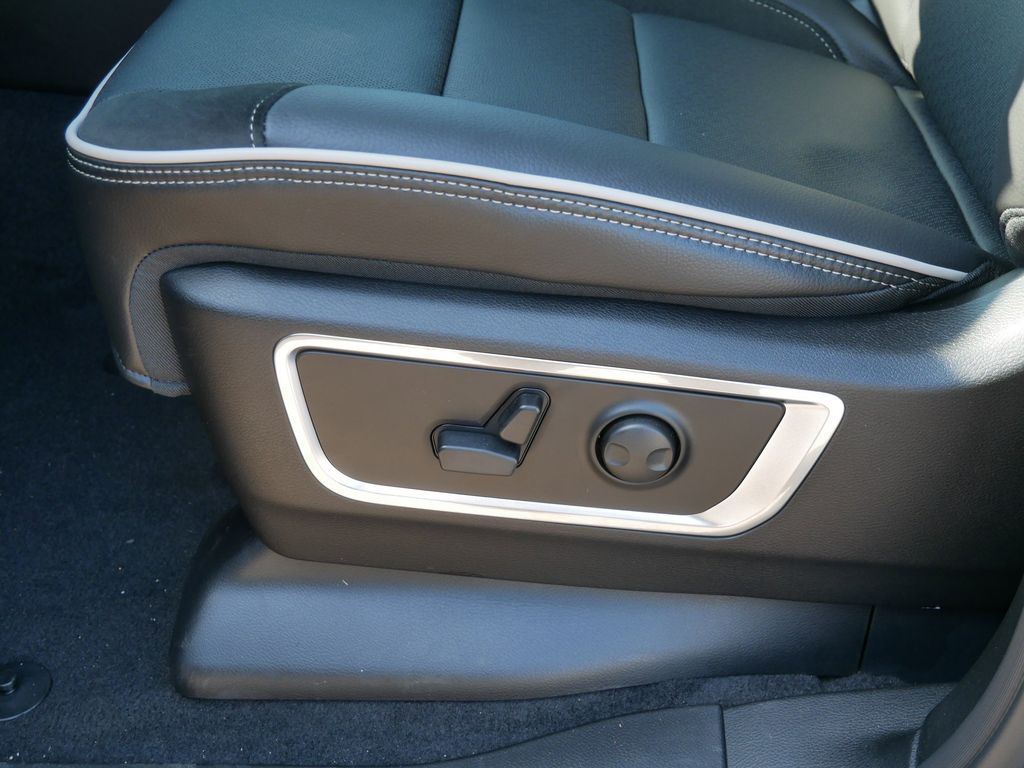 Thumbnail: 2025 RAM 1500 - 31