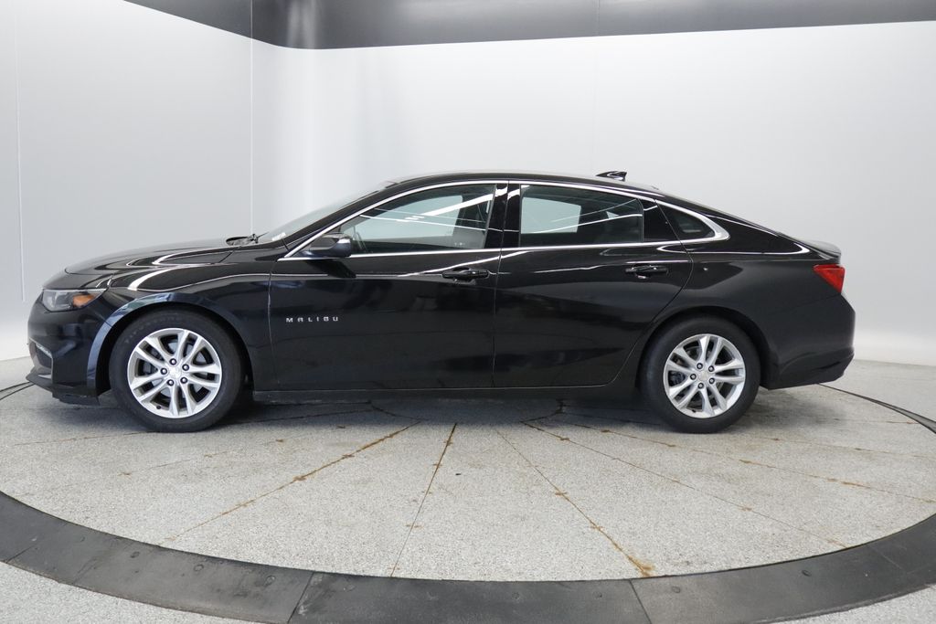Thumbnail: 2017 Chevrolet Malibu - 2