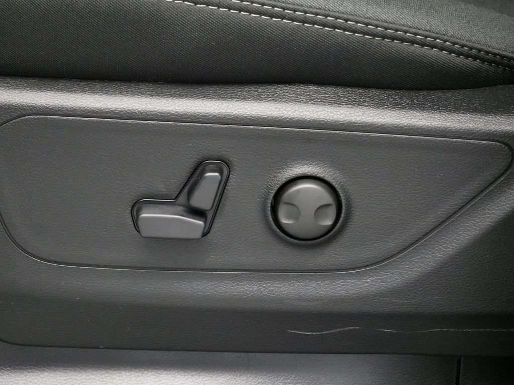 Thumbnail: 2026 RAM 1500 - 4