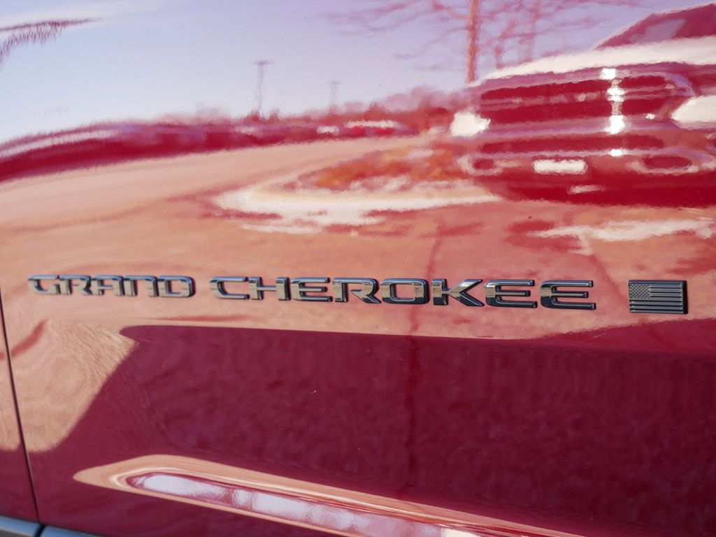Thumbnail: 2024 Jeep Grand Cherokee - 17