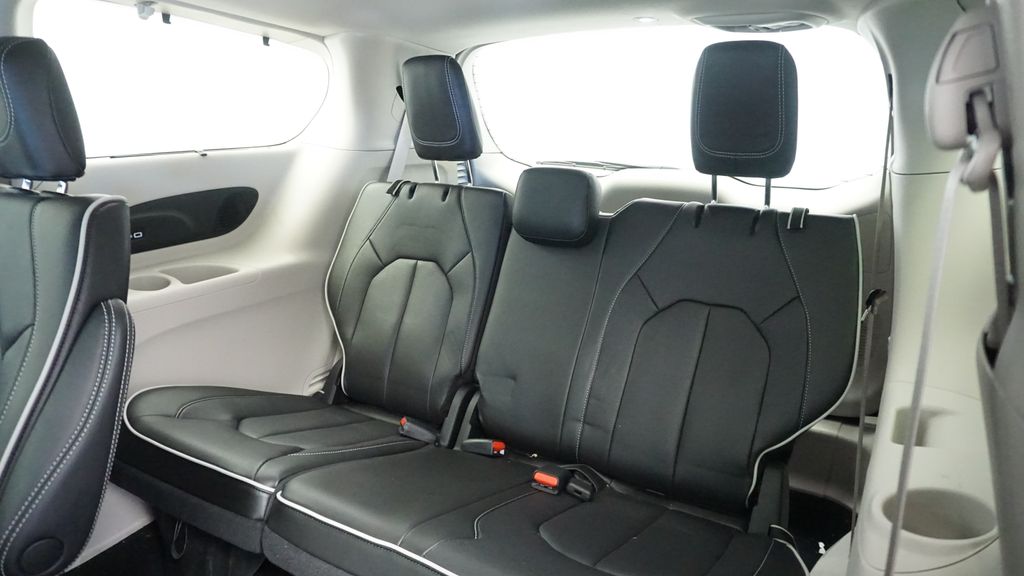 Thumbnail: 2023 Chrysler Pacifica - 22