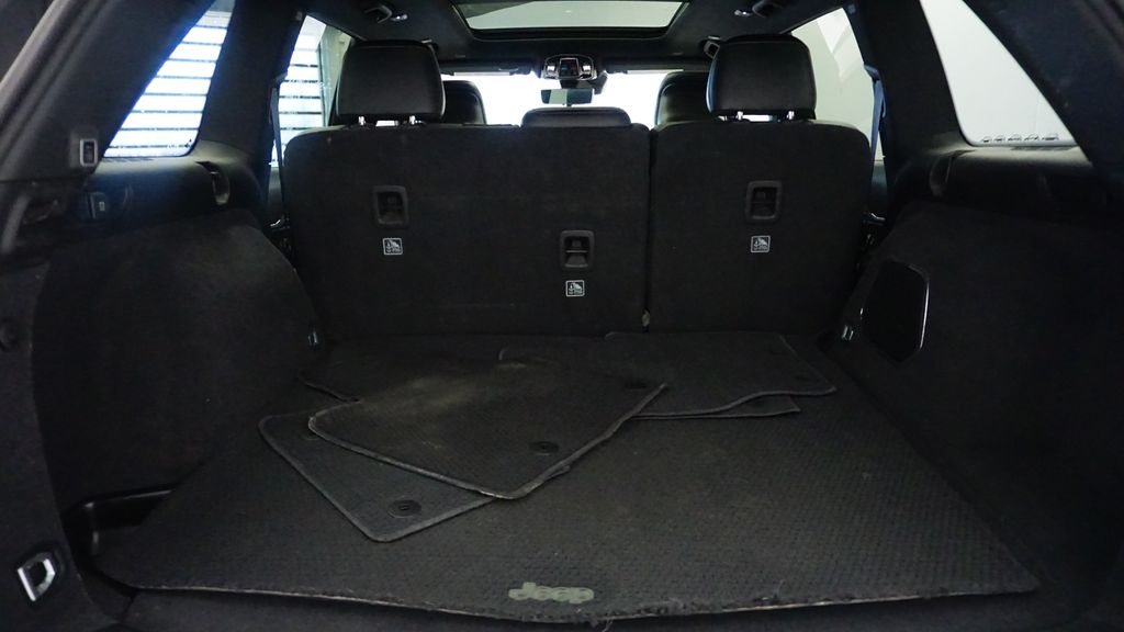 Thumbnail: 2022 Jeep Grand Cherokee - 14