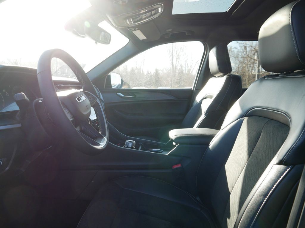 Thumbnail: 2024 Jeep Grand Cherokee - 31