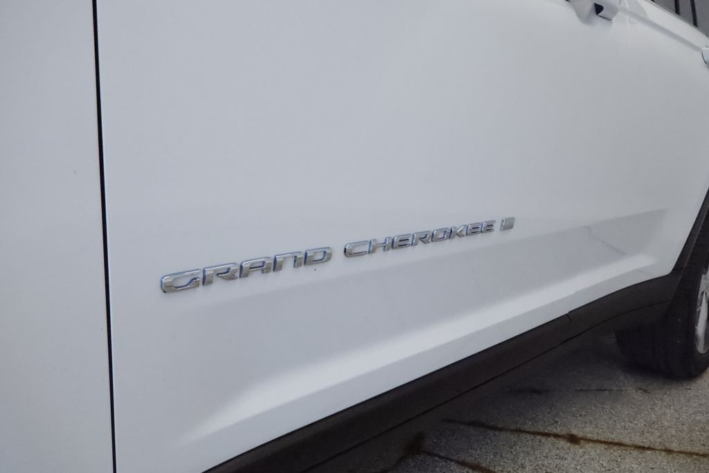 Thumbnail: 2022 Jeep Grand Cherokee - 17