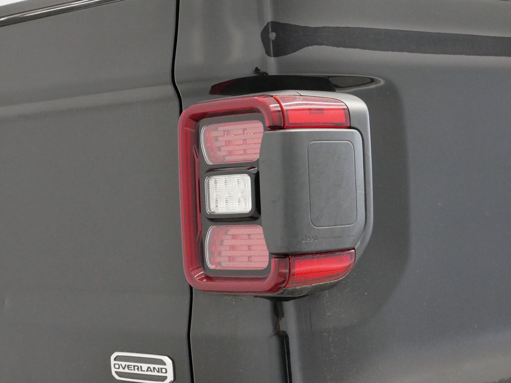 Thumbnail: 2021 Jeep Gladiator - 21