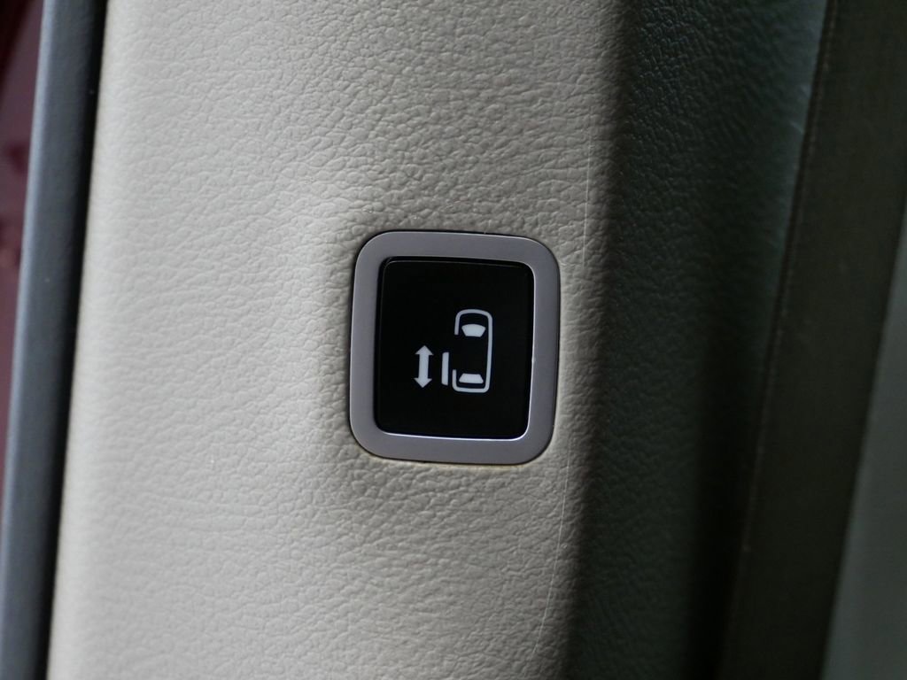 Thumbnail: 2019 Chrysler Pacifica - 24