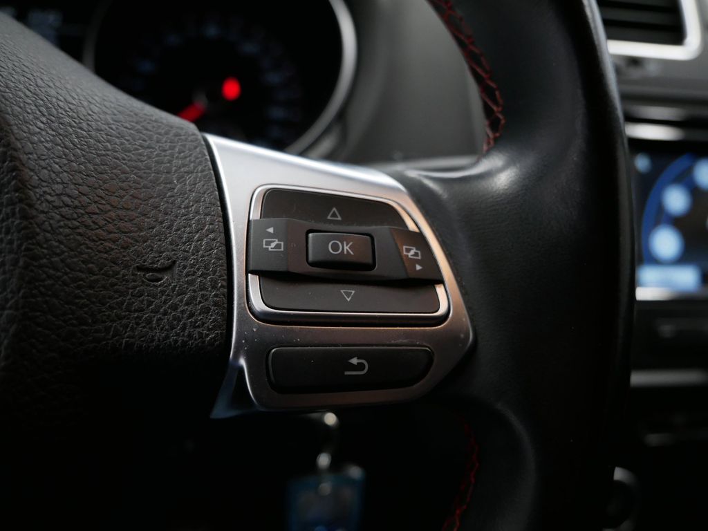 Thumbnail: 2012 Volkswagen Golf - 13
