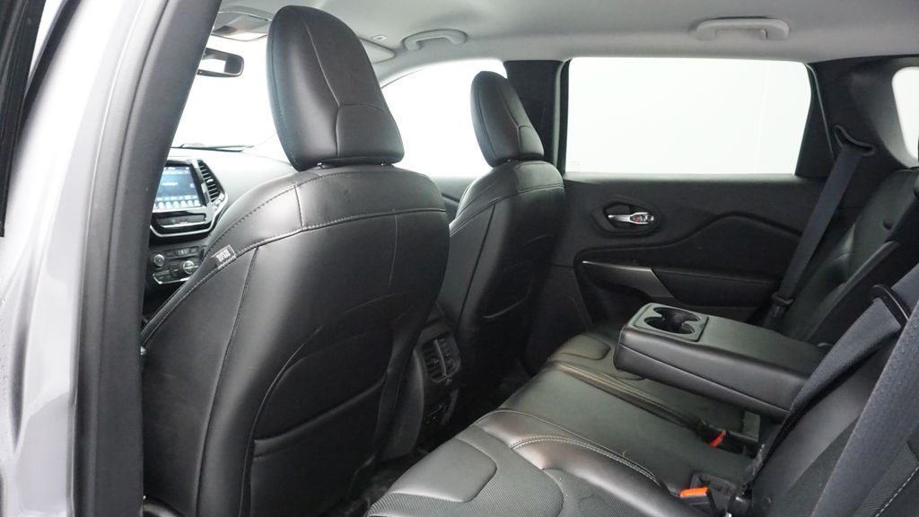 Thumbnail: 2019 Jeep Cherokee - 22