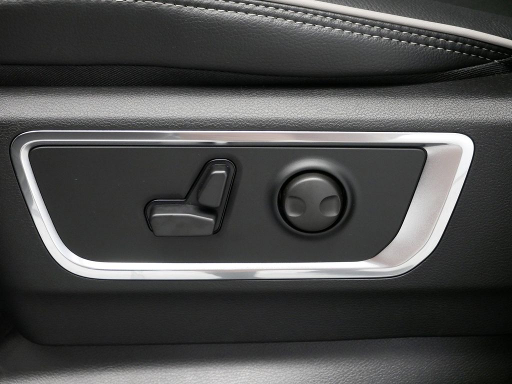 Thumbnail: 2026 RAM 1500 - 6