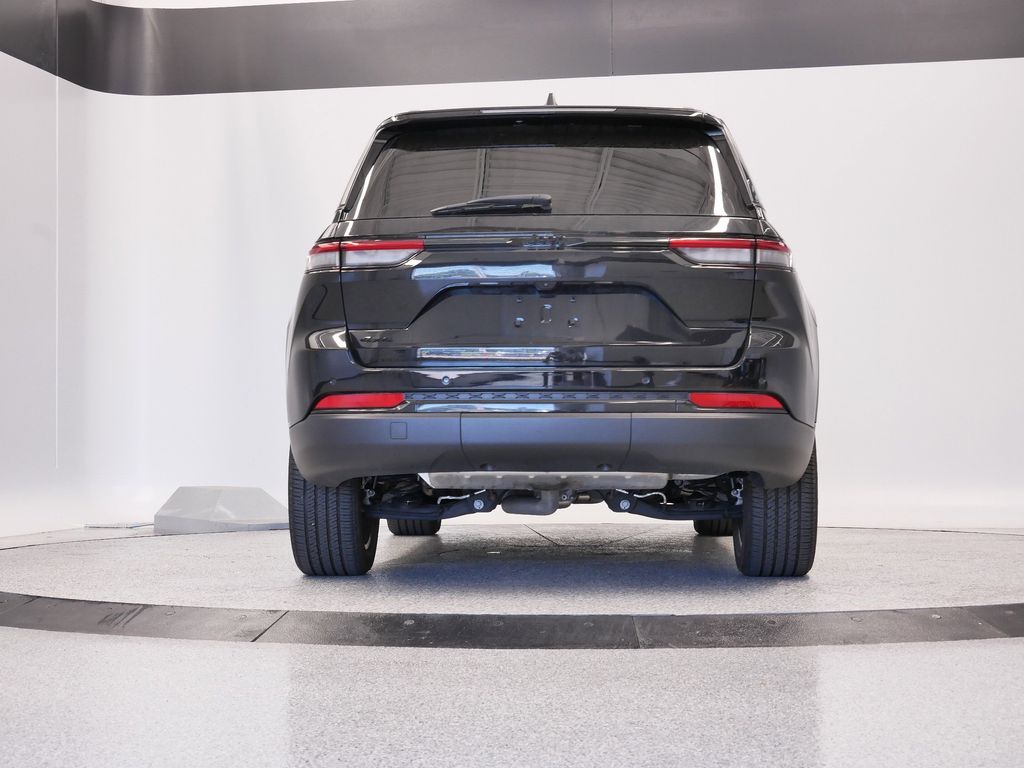 Thumbnail: 2023 Jeep Grand Cherokee - 4
