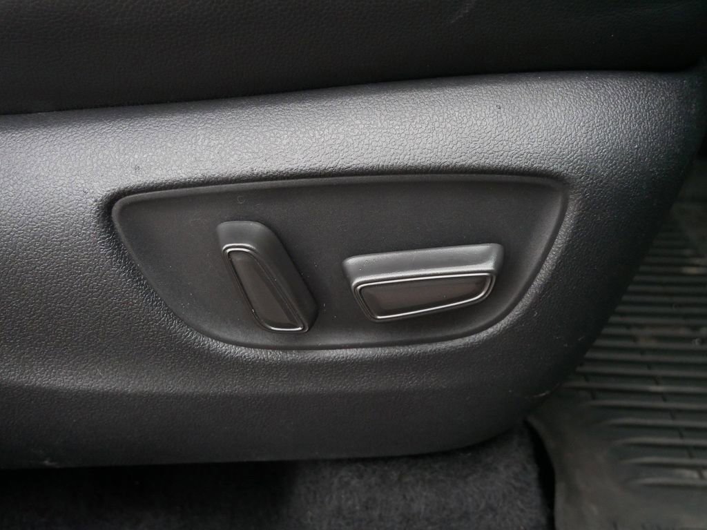 Thumbnail: 2021 Toyota Highlander - 25