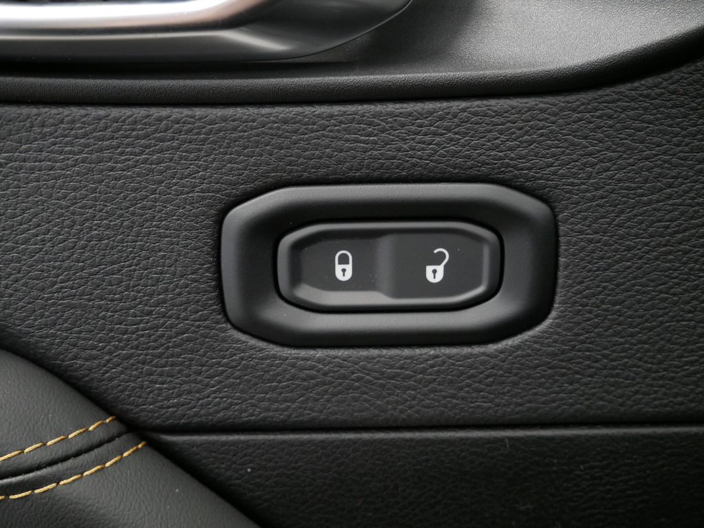 Thumbnail: 2025 Jeep Wrangler - 43