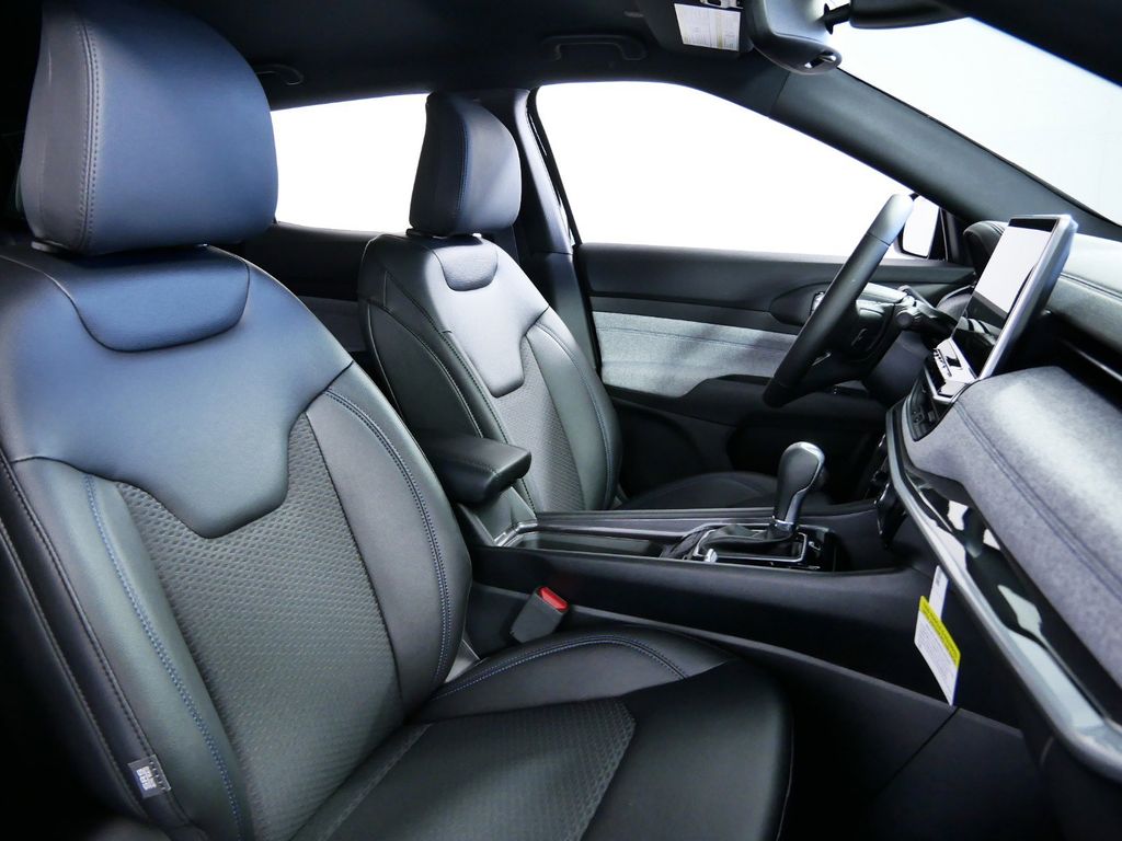 Thumbnail: 2024 Jeep Compass - 21