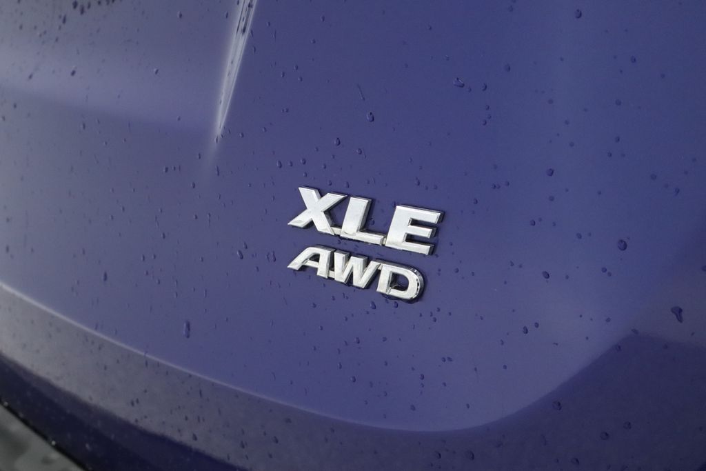 Thumbnail: 2015 Toyota RAV4 - 17