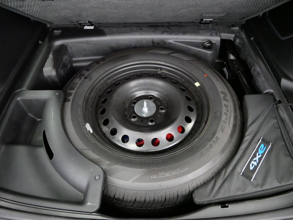 Thumbnail: 2022 Jeep Grand Cherokee - 15