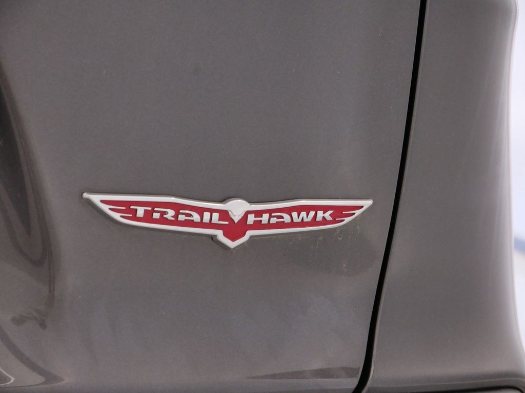 Thumbnail: 2022 Jeep Cherokee - 18
