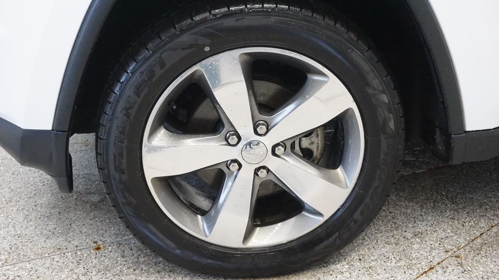 Thumbnail: 2015 Jeep Grand Cherokee - 10