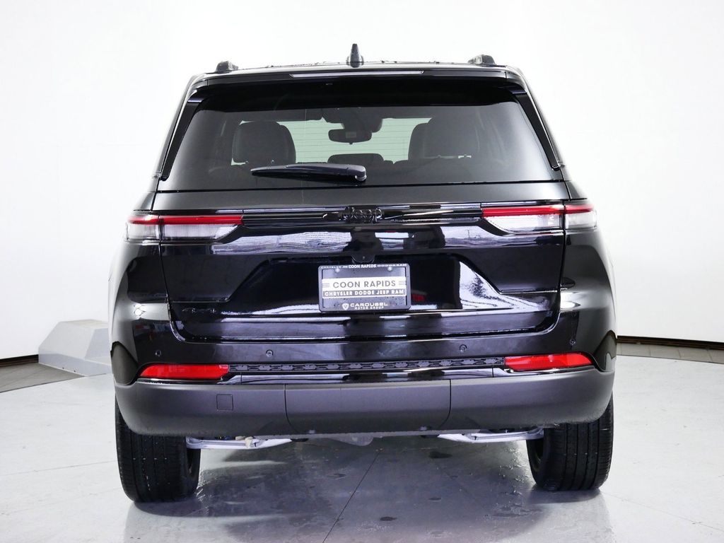 2024 Jeep Grand Cherokee Altitude 11
