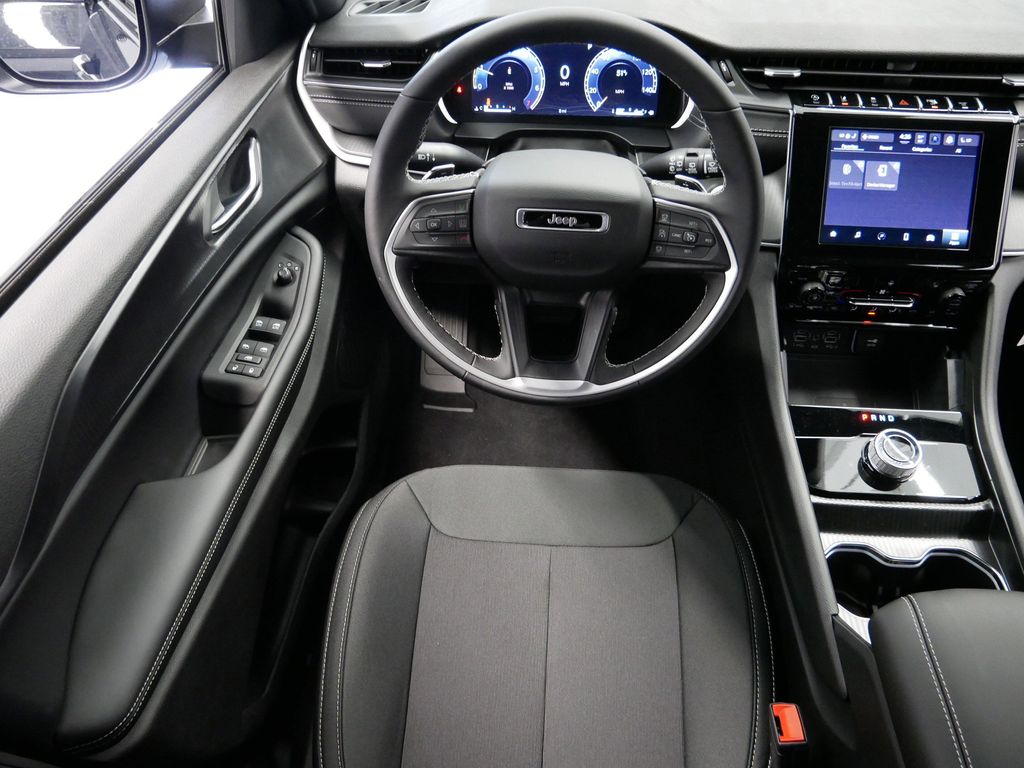 Thumbnail: 2025 Jeep Grand Cherokee - 17