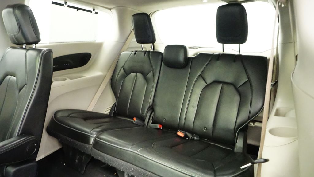 Thumbnail: 2018 Chrysler Pacifica - 18