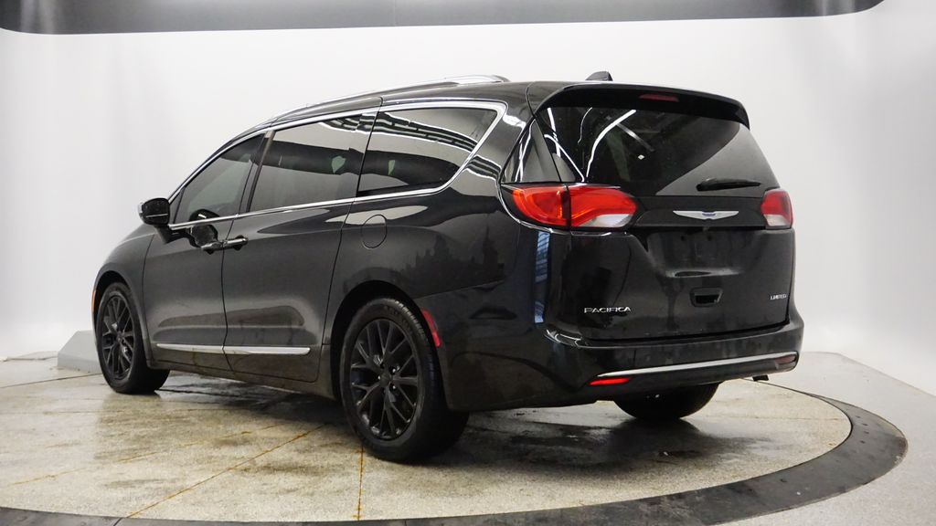 Thumbnail: 2018 Chrysler Pacifica - 3