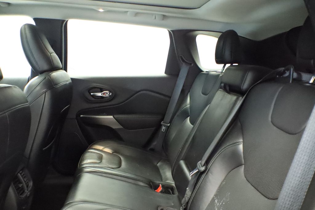 Thumbnail: 2021 Jeep Cherokee - 23