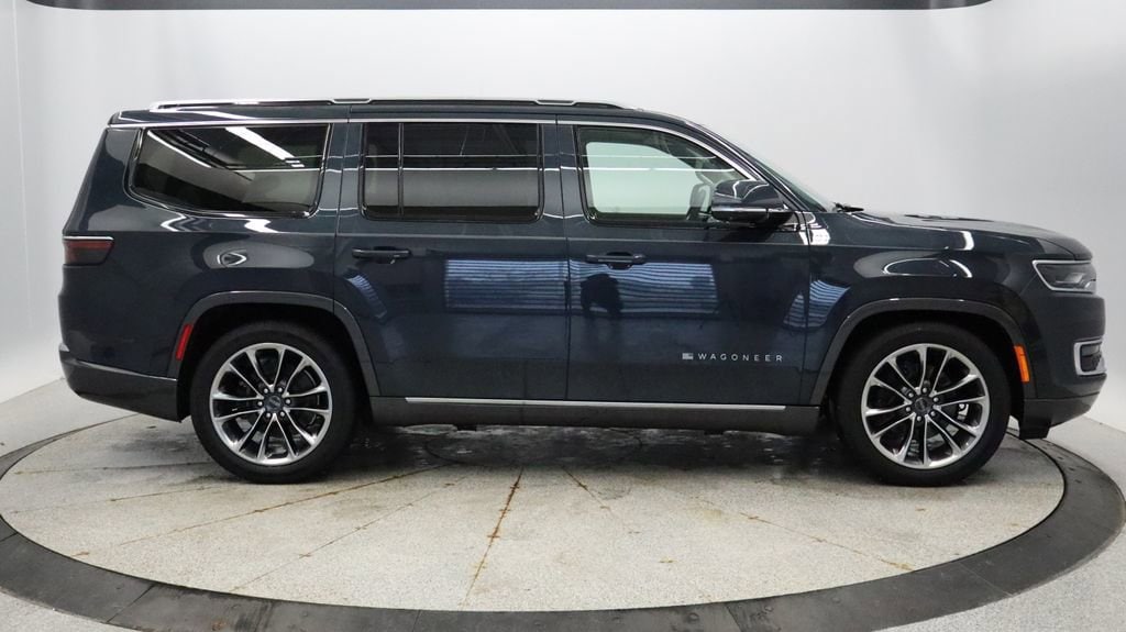 Thumbnail: 2022 Jeep Wagoneer - 8
