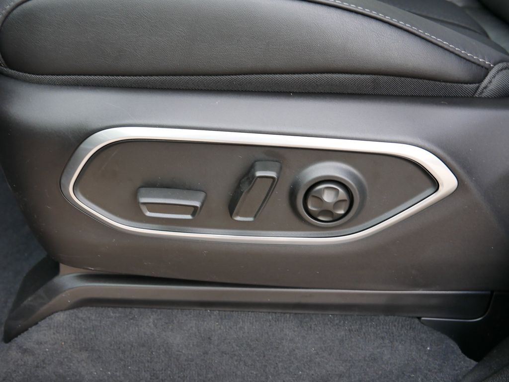 Thumbnail: 2025 Jeep Wagoneer - 6