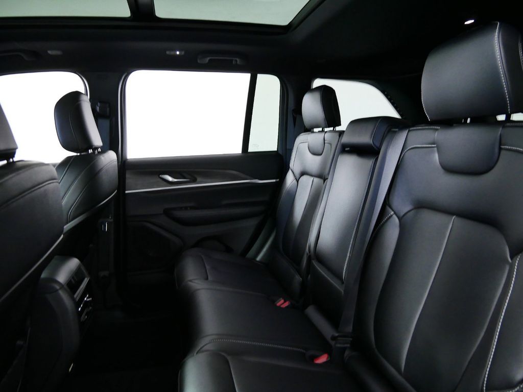 Thumbnail: 2025 Jeep Grand Cherokee - 29