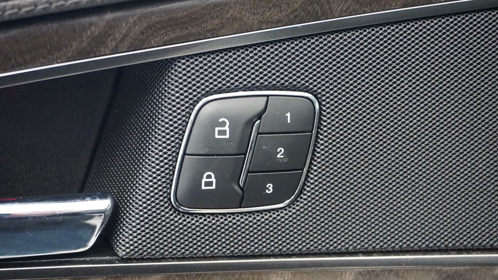 Thumbnail: 2019 Lincoln Nautilus - 29