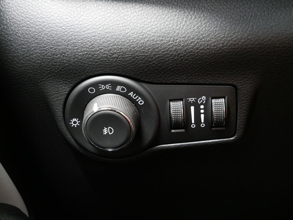 Thumbnail: 2025 Jeep Compass - 20