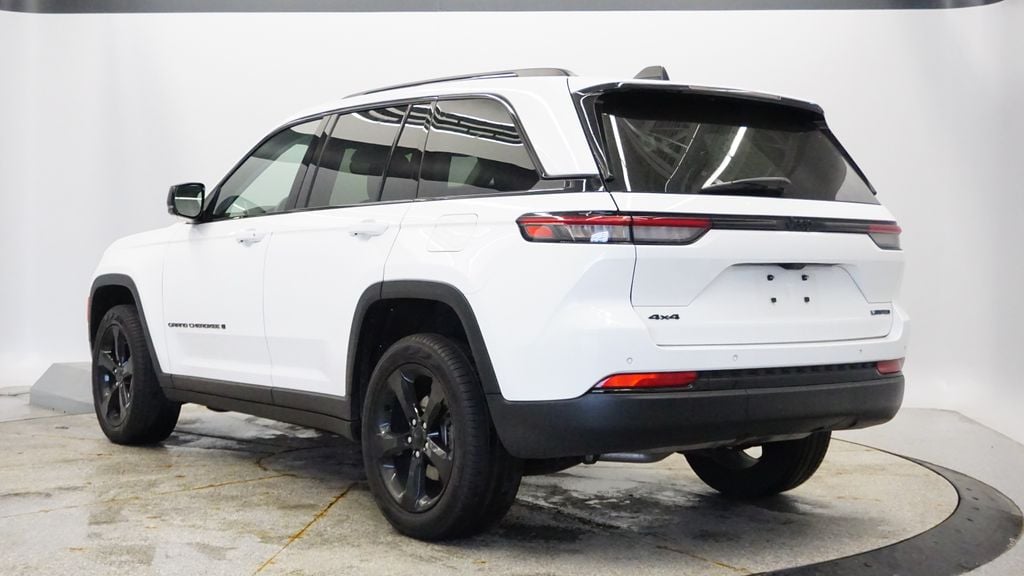 Thumbnail: 2023 Jeep Grand Cherokee - 3
