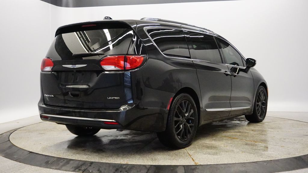 Thumbnail: 2018 Chrysler Pacifica - 5