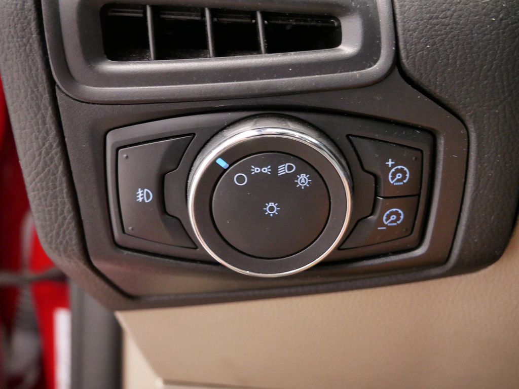 Thumbnail: 2012 Ford Focus - 26