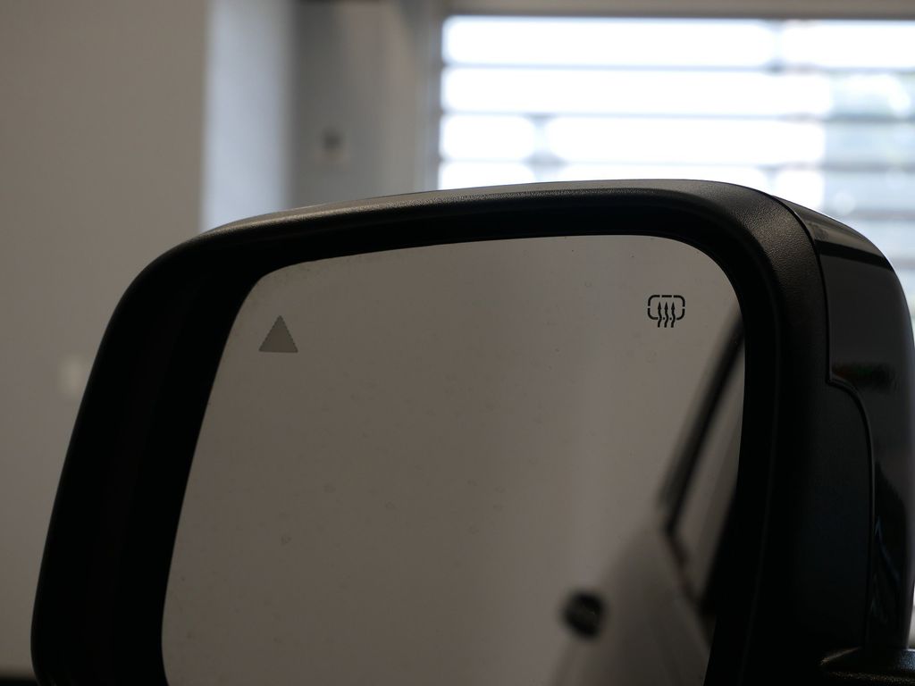 Thumbnail: 2022 Jeep Grand Cherokee - 23