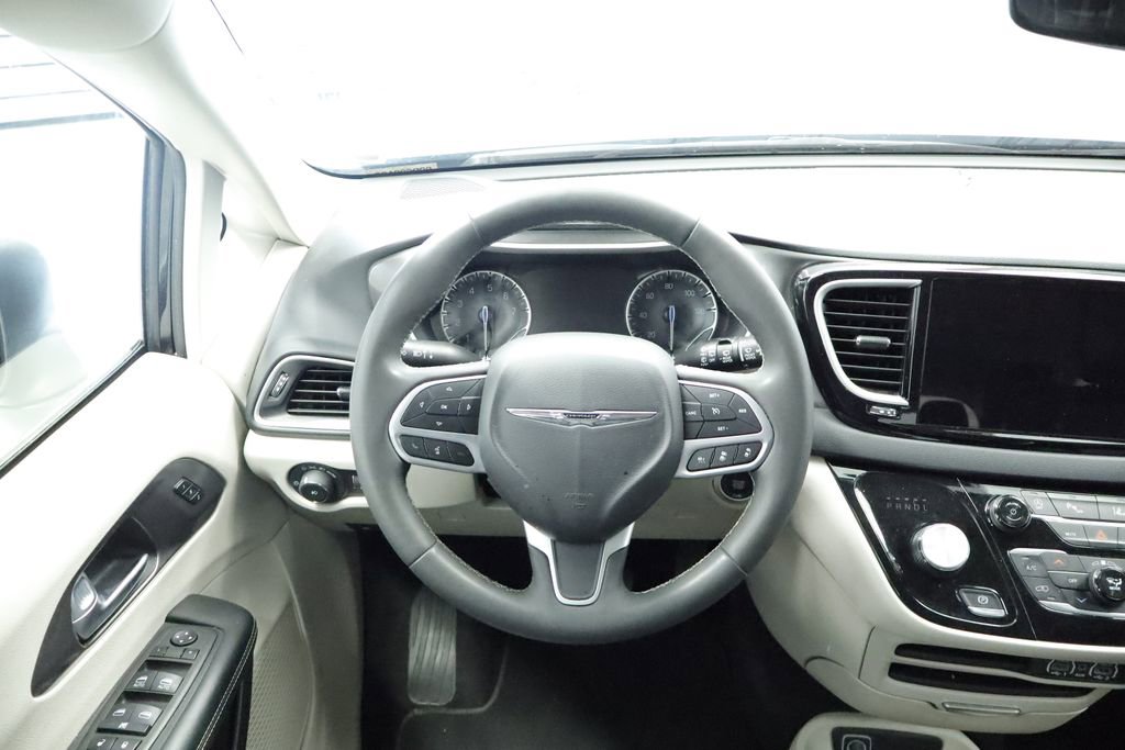 Thumbnail: 2023 Chrysler Pacifica - 24