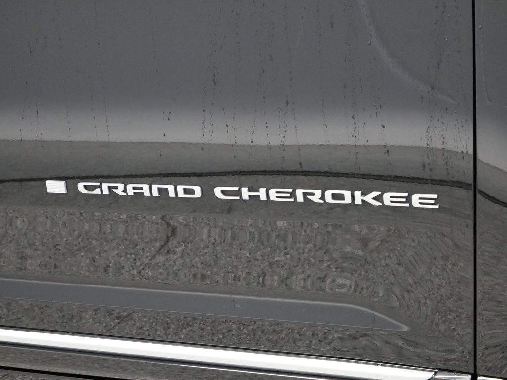Thumbnail: 2022 Jeep Grand Cherokee L - 17