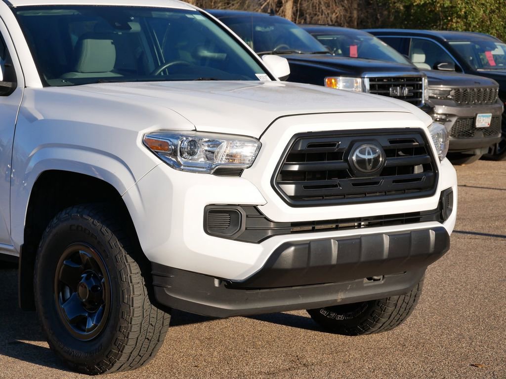 Thumbnail: 2019 Toyota Tacoma - 3